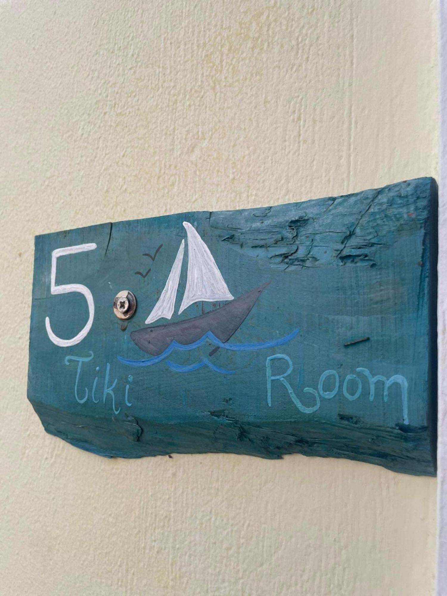 Tiki Rooms Marathokampos Bagian luar foto